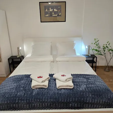 Margalit 15 - Cosy In Pannonia Street Apartment *